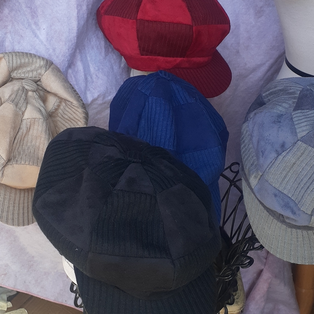 New Women's Black Red Newsboy Cabie Hat S M Cap - Picture 10 of 12